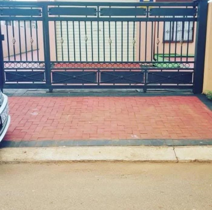 3-Bedroom House To Rent in The Orchards with garage, near amenities.