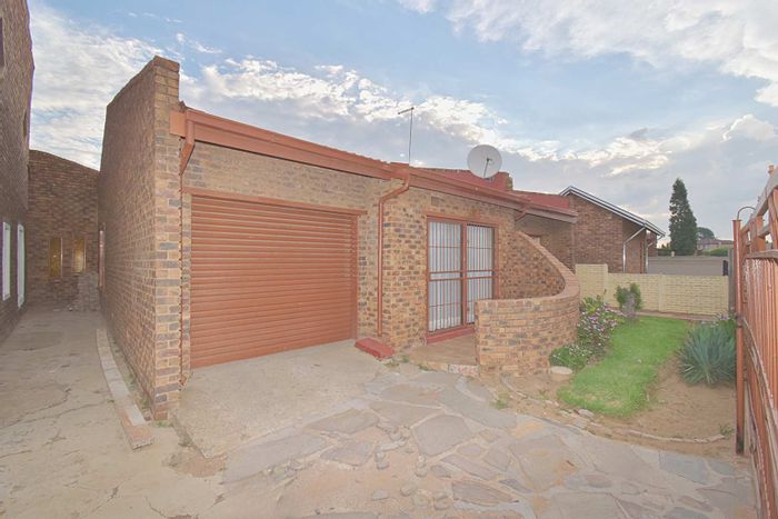 Property #2213087, House sold in Daveyton Ext 3