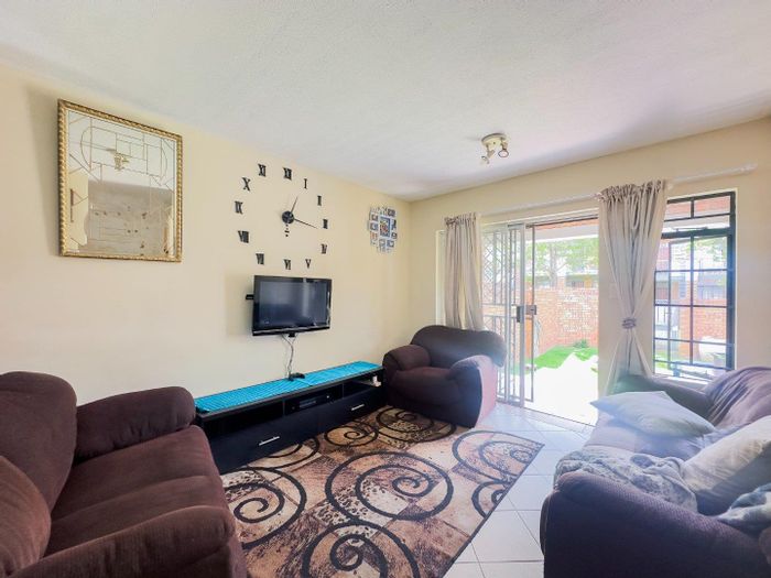 Property #2433301, Townhouse For Sale in Mooikloof Ridge