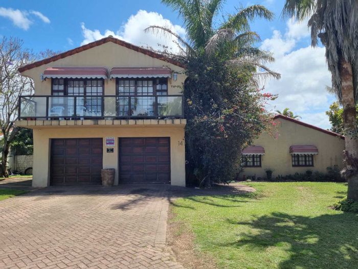 Bonza Bay House For Sale: 3 bedrooms, pool, flatlet, entertainment room, pet-friendly.