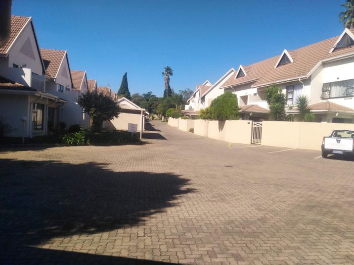 Property #2140499, Townhouse for sale in Glen Atholl