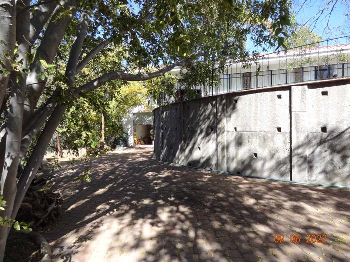 Klein Windhoek properties for sale, page 6