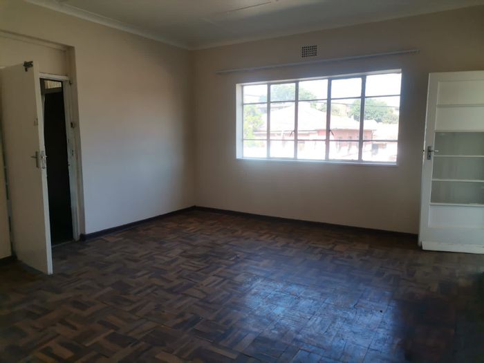 For Sale: Versatile 5-unit business property in Rosettenville with expansion potential.