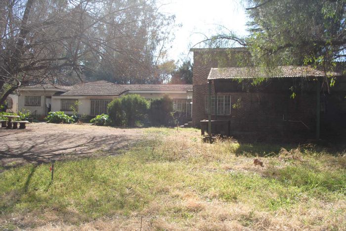Kookrus House For Sale: Riverfront, 5 beds, 3 baths, expansive land, multiple garages.