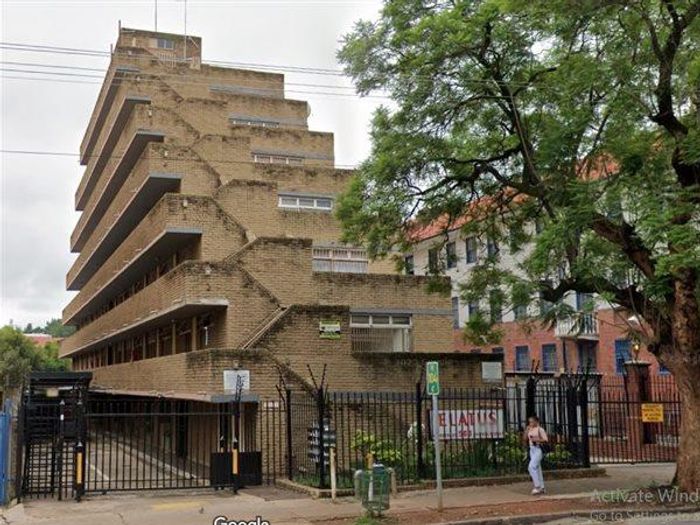 Two-bedroom apartment for sale in Arcadia with secured parking and fitted kitchen.