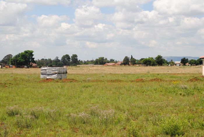 For Sale: 1030 m² Vacant Residential Land in Riversdale, ideal for large home.