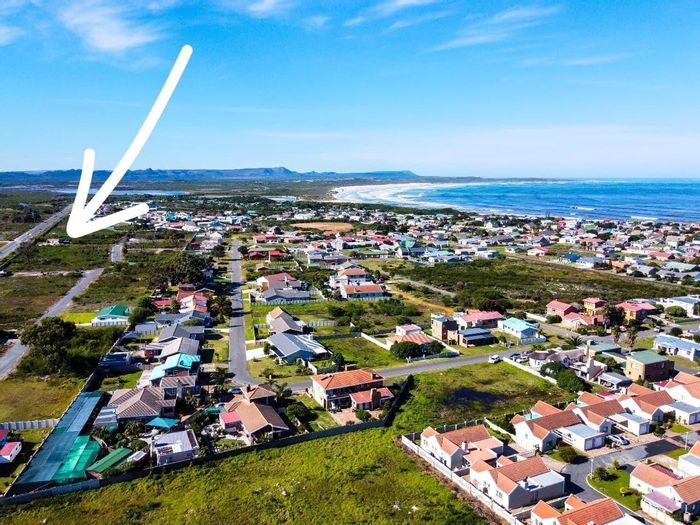 Franskraal House For Sale: 2 beds, jacuzzi, garden, parking, coastal access.