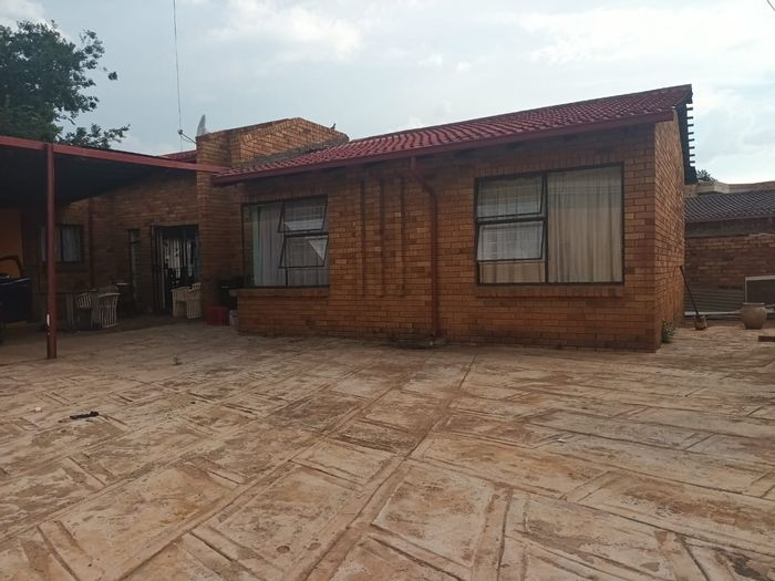 Property #2227307, House for sale in Spruitview