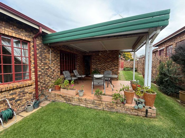Property #2386670, Townhouse Rental Monthly in Weltevreden Park