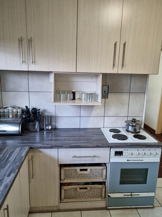 For Sale: Linmeyer Apartment with 2 Bedrooms, Secure Parking, and Balcony.