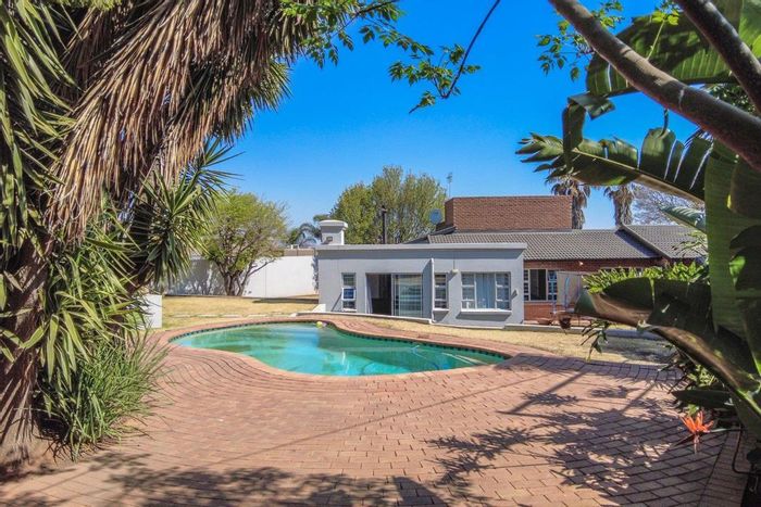 4 Bedroom House for Sale in Glenvista with pool, lapa, and solar system.