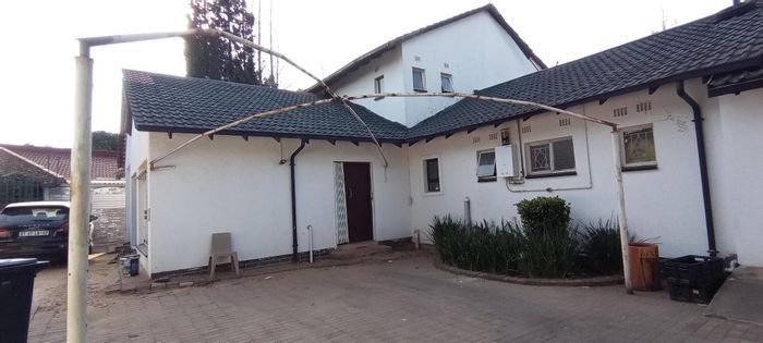 2-Bedroom House in Glen Marais To Rent with Secure Living and Study Room.