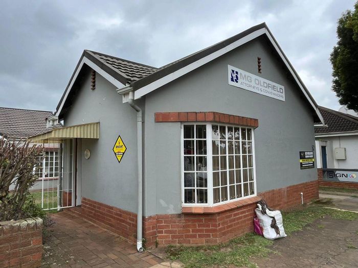 Retail space to rent in Howick Central, prime location with flexible layout.