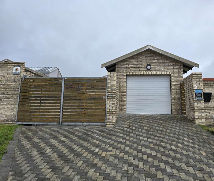 To Rent: Townhouse in Lovemore Park with 3 beds, indoor braai, and garage.