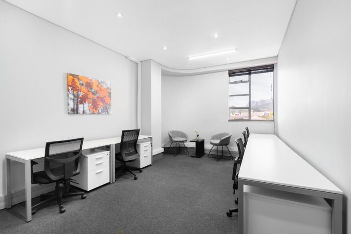 Office to Rent in Cape Town City Centre: 25 sqm private space, shared amenities.