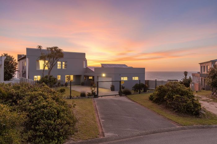 Beachview House For Sale: 4 Bedrooms, Off-Grid Living, Uninterrupted Sea Views.