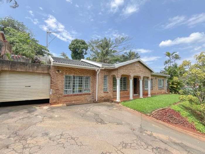 Glen Anil House For Sale: 3 bedrooms, pool, open-plan living, extra lounge.