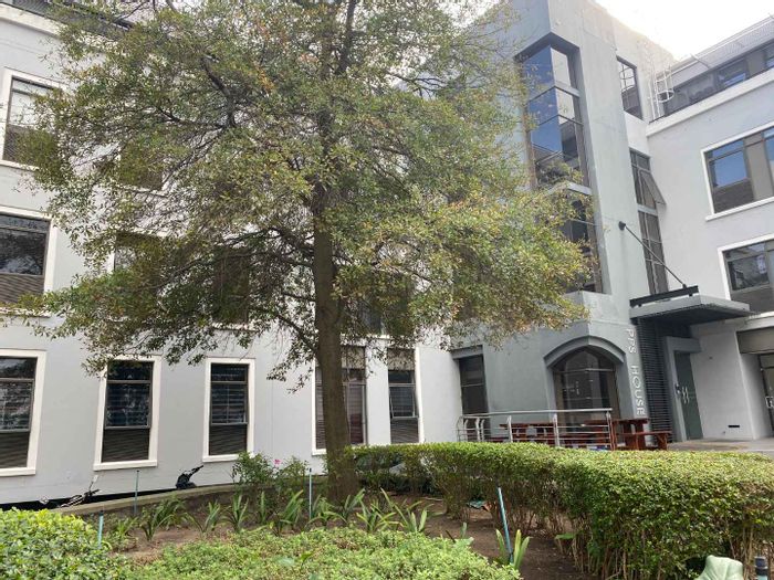 Newlands Office To Rent: 651m2, secure access, ample parking, close to amenities.