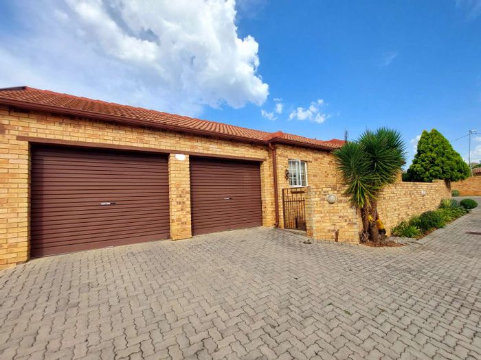 Property #2218019, Townhouse rental monthly in Wilgeheuwel