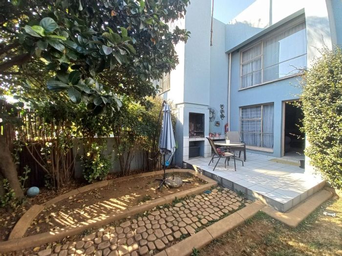 Property #2165089, Townhouse for sale in Freeway Park