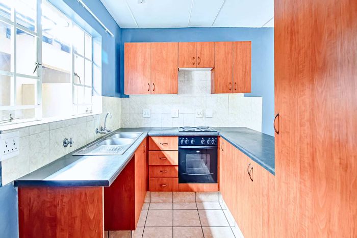 For Sale: Cluster in Annlin with 3 bedrooms, garage, patio, and guest toilet.