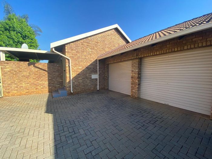 Property #2197643, Townhouse rental monthly in Highveld