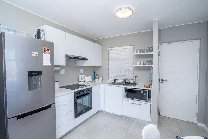 Mykonos Apartment For Sale: Studio, walk to shops, secure parking, communal braai.