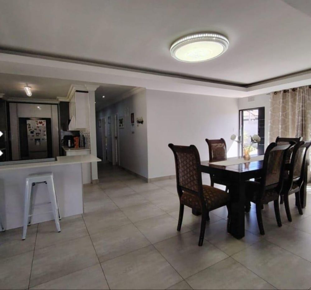 Kitchen/ Dining room