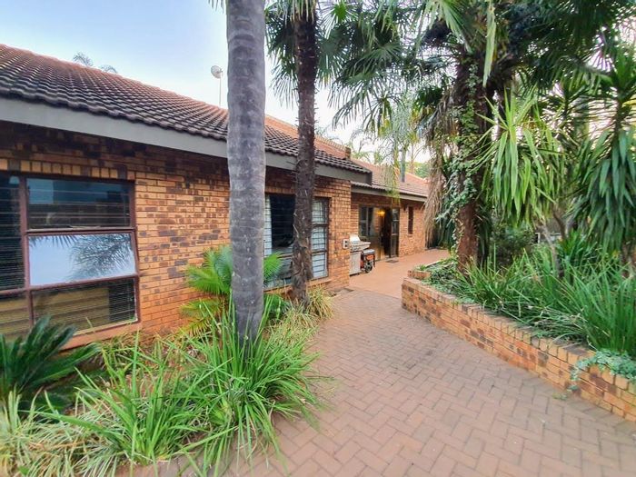 Property for sale to rent Pretoria East Beacon Real Estate