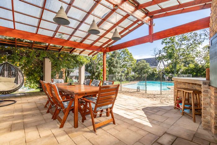 Sunninghill House For Sale: 3 beds, 2 baths, pool, cottages, ample parking.
