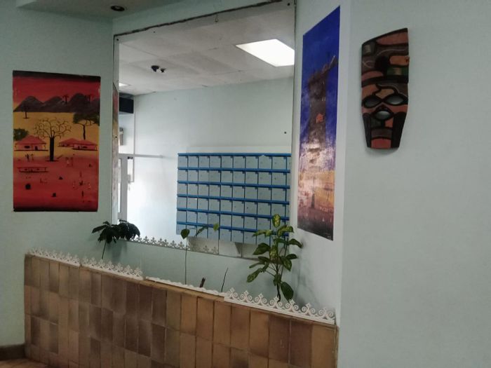 For Sale: South Beach Apartment with 2 Bedrooms, Security, and Prime Location.