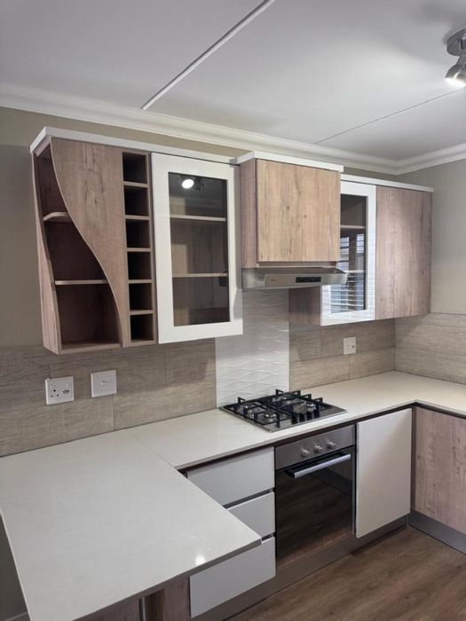 Townhouse for Sale in Cullinan Central: Two bedrooms, open plan living, and storage.