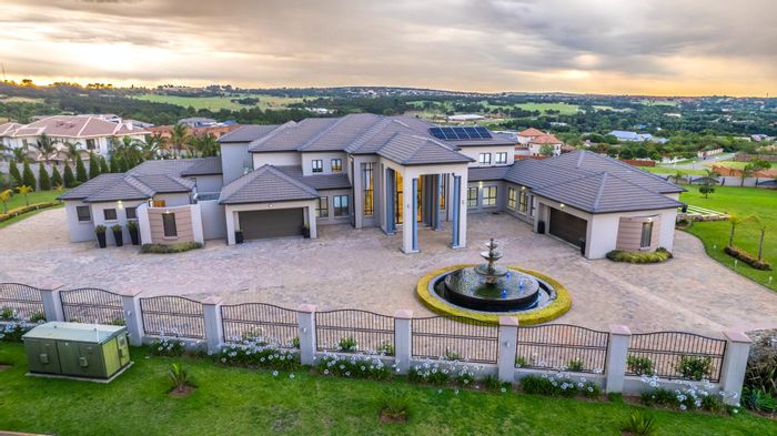 Modern Marvel House For Sale in Mooikloof Heights, Pretoria East