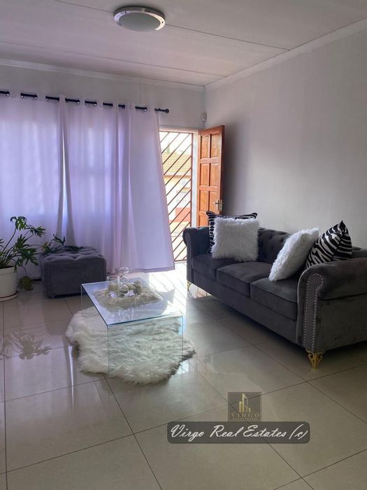 Khomasdal Townhouse For Sale: 3 Bedrooms, garage, courtyard with braai facility.