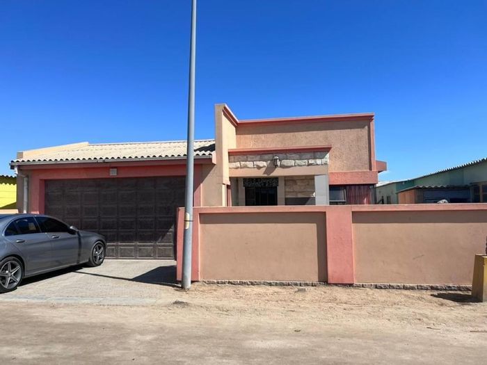 3 Bedroom House with Bachelor Flat for Sale in Mondesa, N$ 1,030,000.