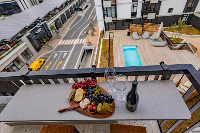 Apartment To Rent in Observatory: Pool, gym, Wi-Fi, secure parking, riverside access.