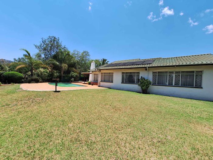 Charming Northcliff house to rent: pool, study, garden maintenance, inverter system.