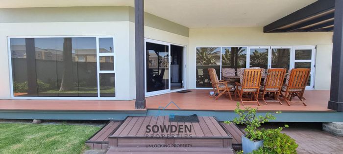 Vogelstrand House For Sale: 4 bedrooms, ocean views, indoor barbecue, near mall.