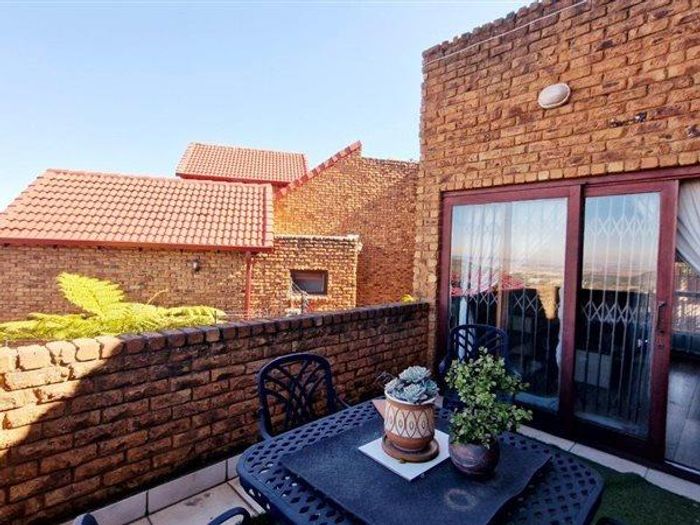 Bassonia Townhouse For Sale: Spacious duplex with garden, flatlet, and secure amenities.