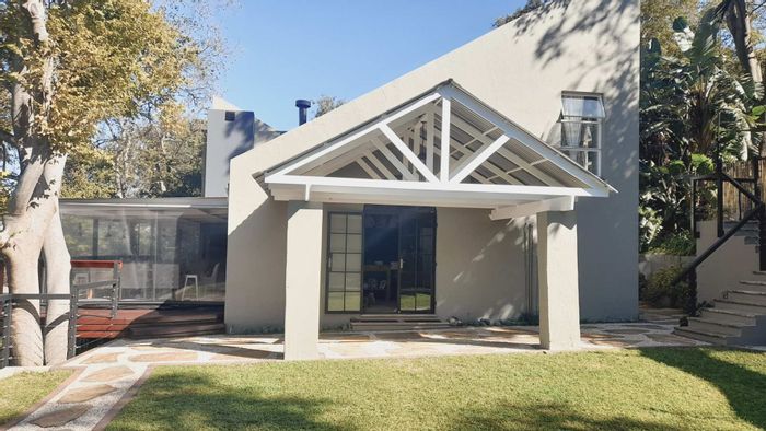 House for Sale in Kosmos: 4 beds, study, wine cellar, flatlet, energy-efficient.