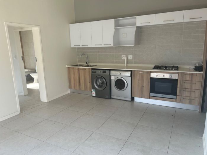 To Rent: Apartment in Modderfontein with pool, clubhouse, and 24-hour security.