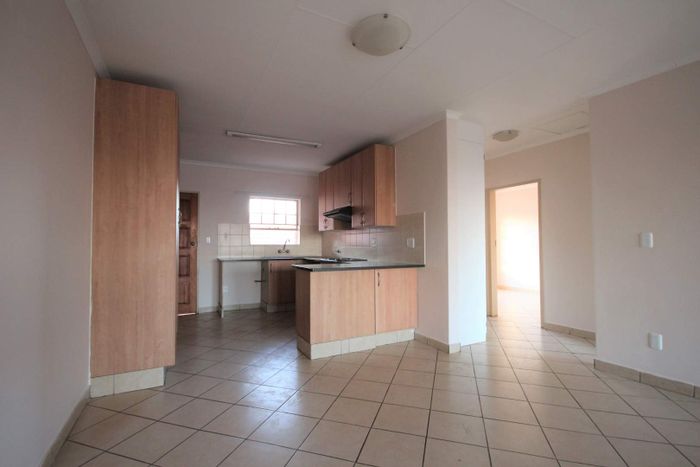Hazeldean Apartment To Rent: 2 Bed, 2 Bath, Garages, Braai Area, Pool Access.