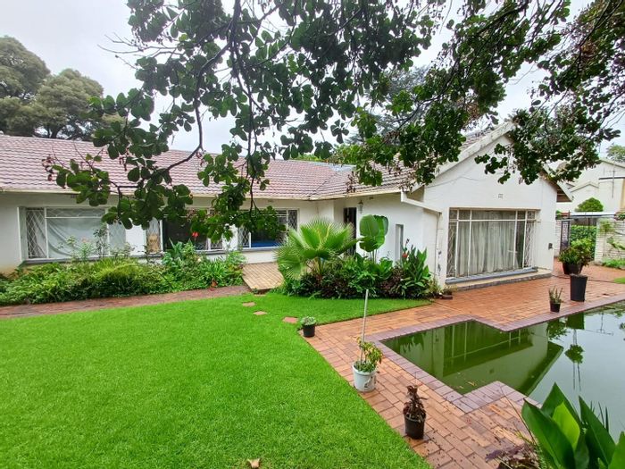 Kensington B House To Rent: 4 bedrooms, pool, garden, cottage, near schools.
