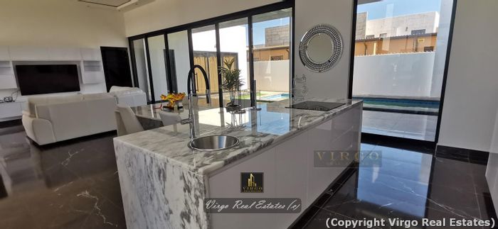 For Sale: House in Academia with 4 bedrooms, pool, and large entertainment space.