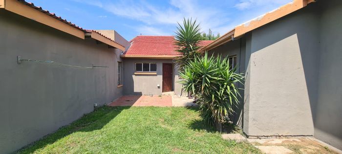 Property #1452753, Apartment rental monthly in Impala Park