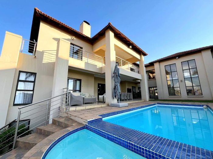 Mooikloof House For Sale: 6 bedrooms, pool, flatlet, and extensive garages.