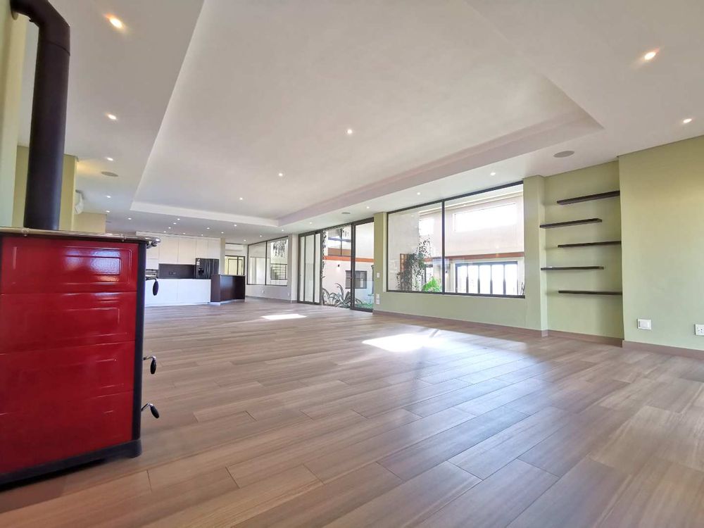 MAIN DWELLING OPEN-PLAN KITCHEN WITH LOUNGE 