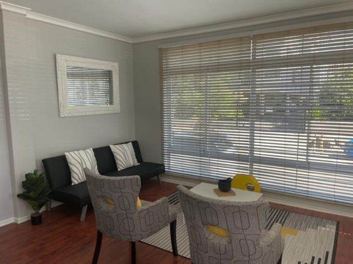 Sea Point Apartment To Rent: 1 bed, Wi-Fi, gas stove, near promenade.