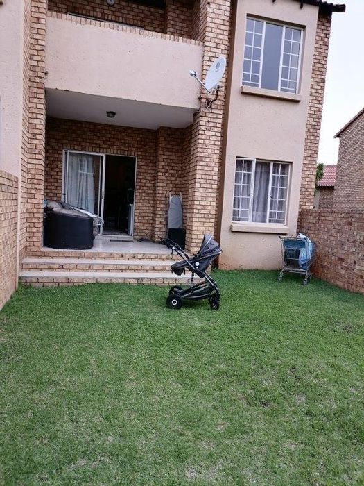 2 Bedroom Townhouse to Rent in Moreleta Park with private garden and 24h security.