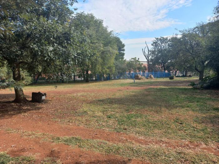 Clubview Small Holding For Sale: Expansive land with development potential and prime location.